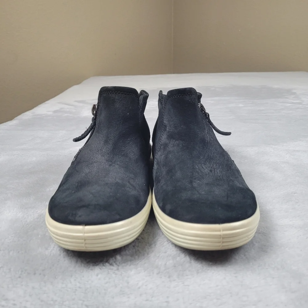 ECCO Soft 7 Women's Nubuck Leather Zip Bootie Black Ankle Boots Flat Size 6